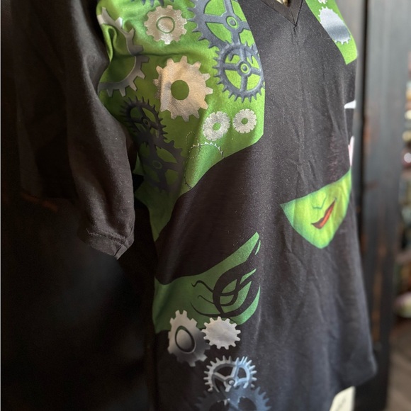 WICKED Elphaba Wear by Merch-Kin’s of OZ -Youth 4X =L Witch Faces on Black Shirt - Picture 4 of 9